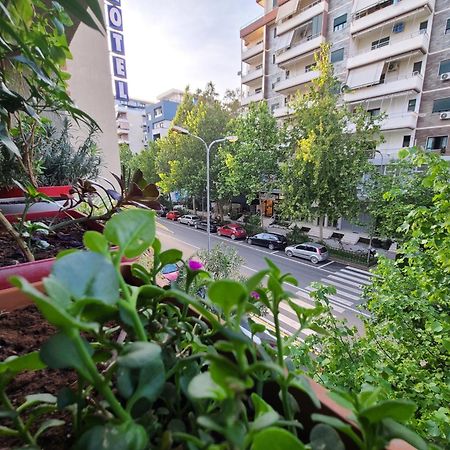 Hotel Martini Vlorë Екстериор снимка