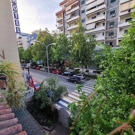 Hotel Martini Vlorë Екстериор снимка