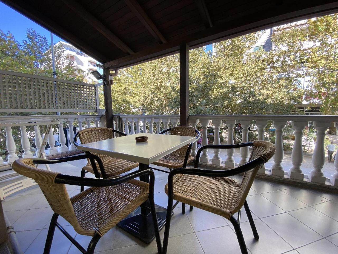 Hotel Martini Vlorë Екстериор снимка