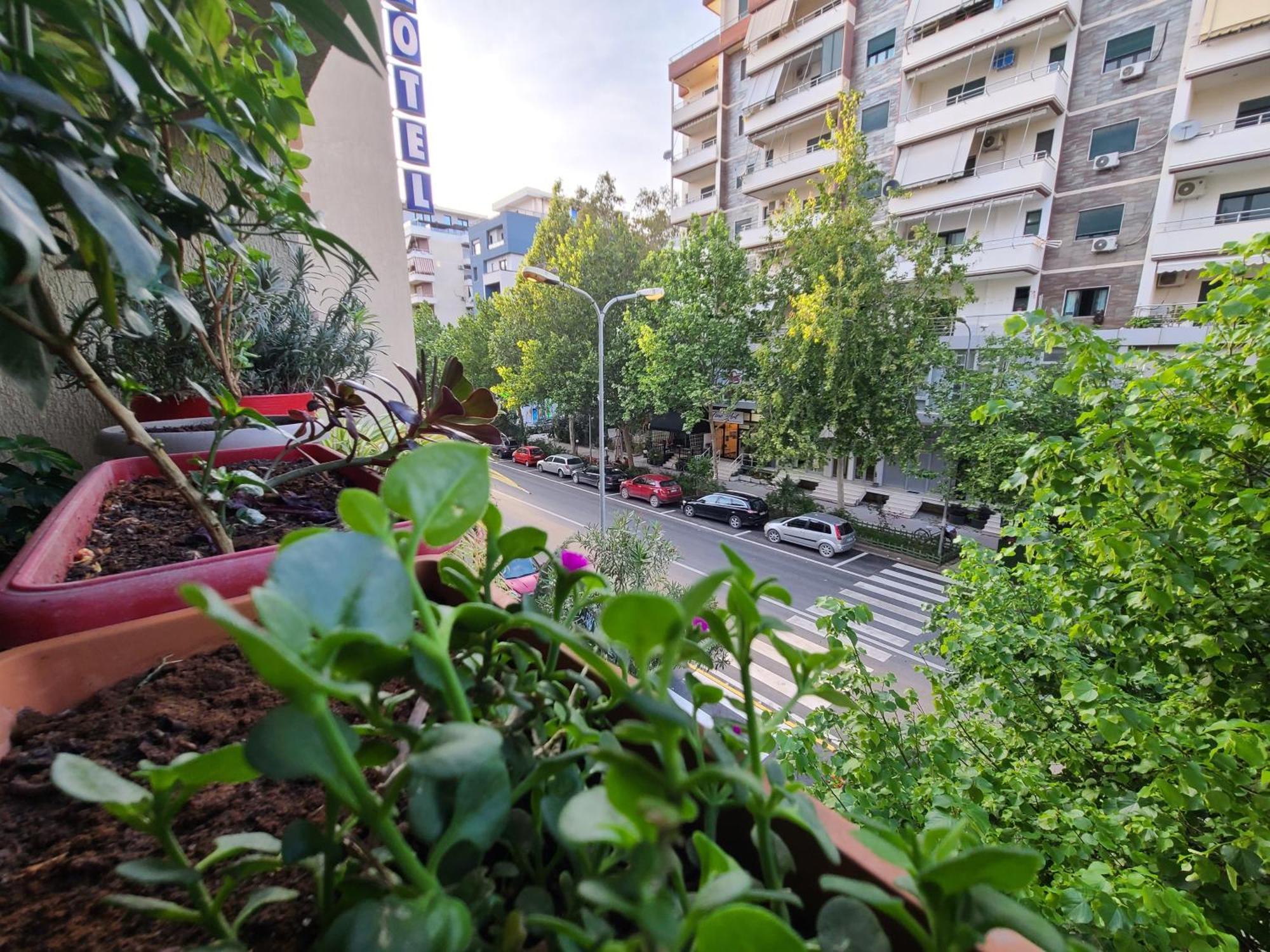 Hotel Martini Vlorë Екстериор снимка