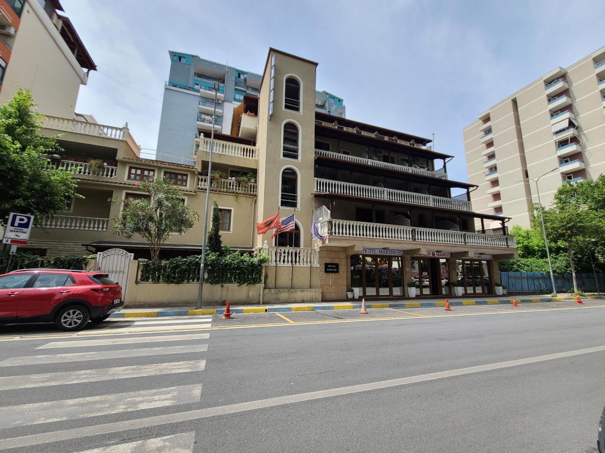 Hotel Martini Vlorë Екстериор снимка