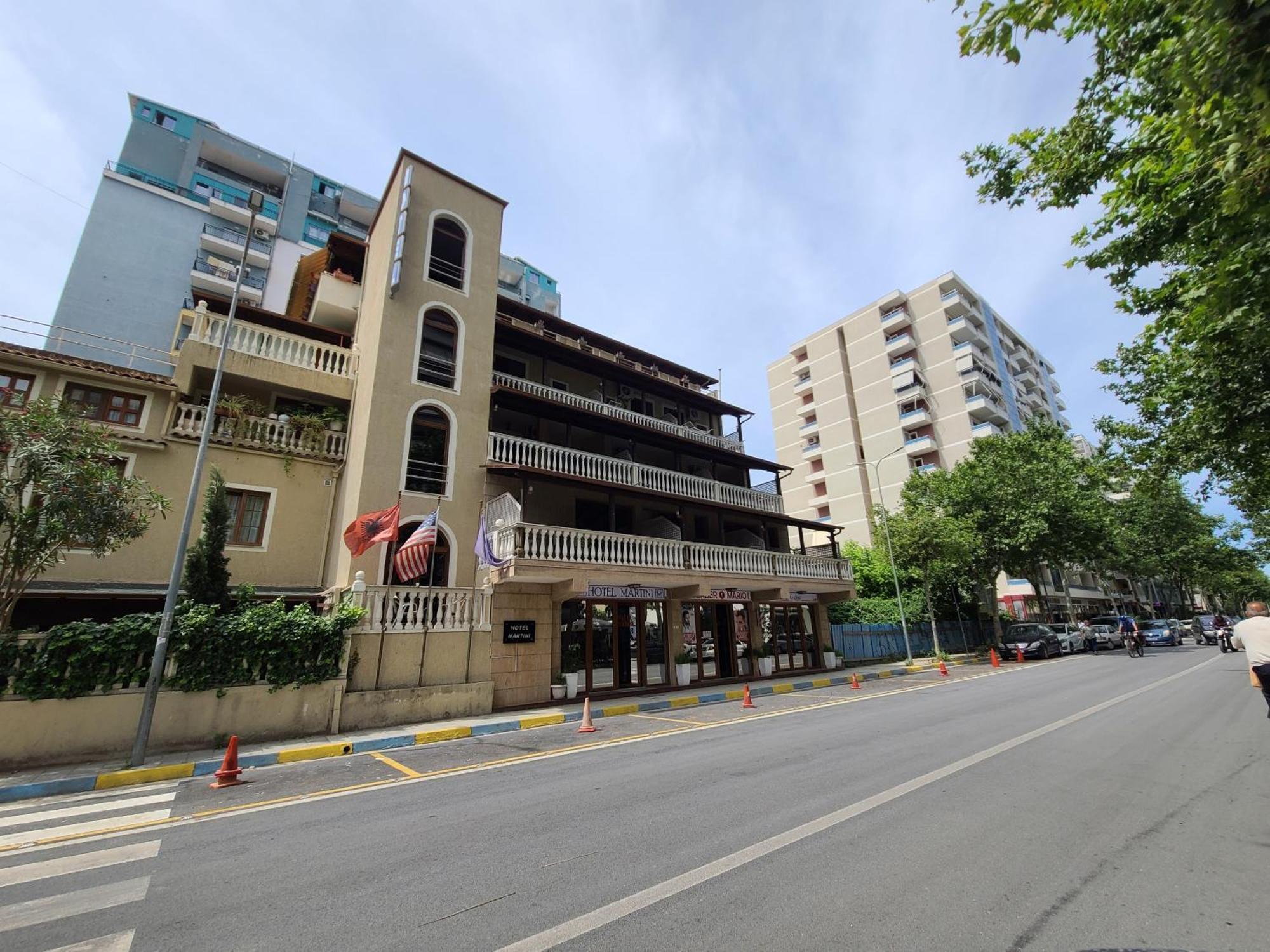 Hotel Martini Vlorë Екстериор снимка
