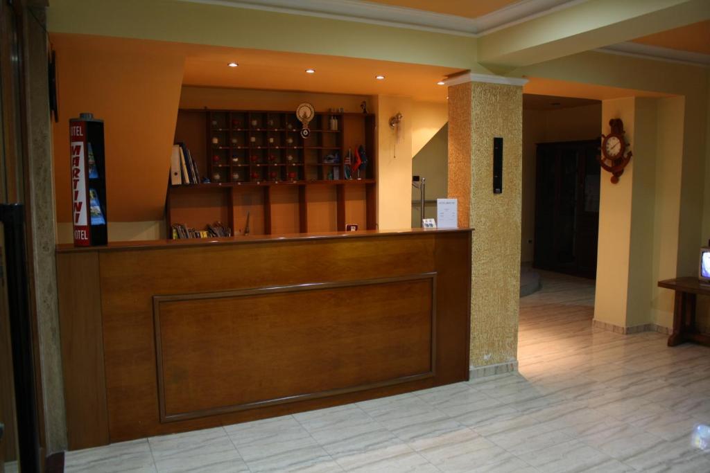 Hotel Martini Vlorë Екстериор снимка