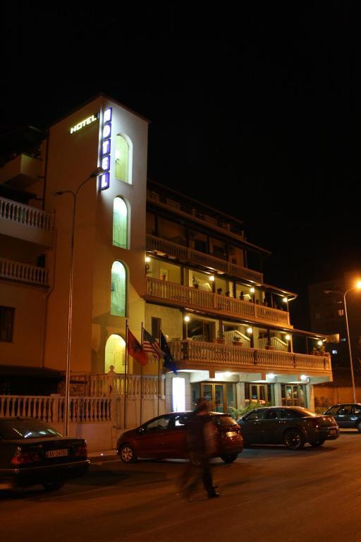 Hotel Martini Vlorë Екстериор снимка
