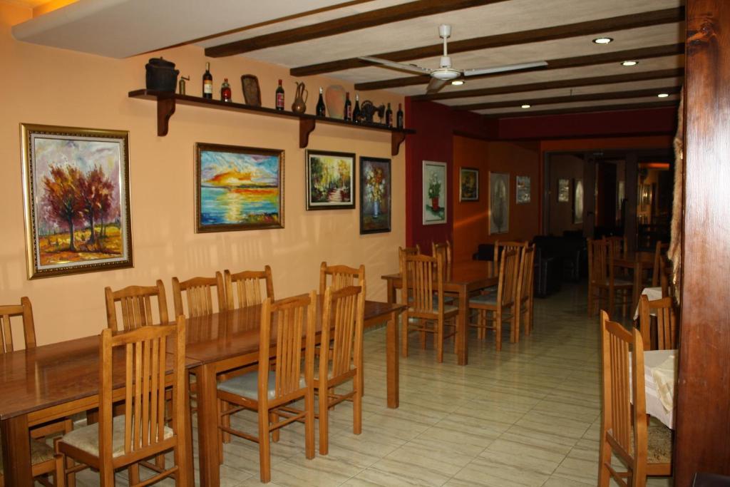 Hotel Martini Vlorë Екстериор снимка