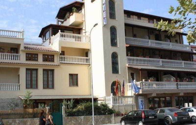 Hotel Martini Vlorë Екстериор снимка
