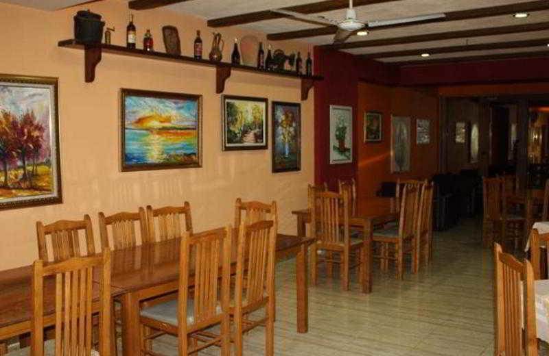 Hotel Martini Vlorë Екстериор снимка