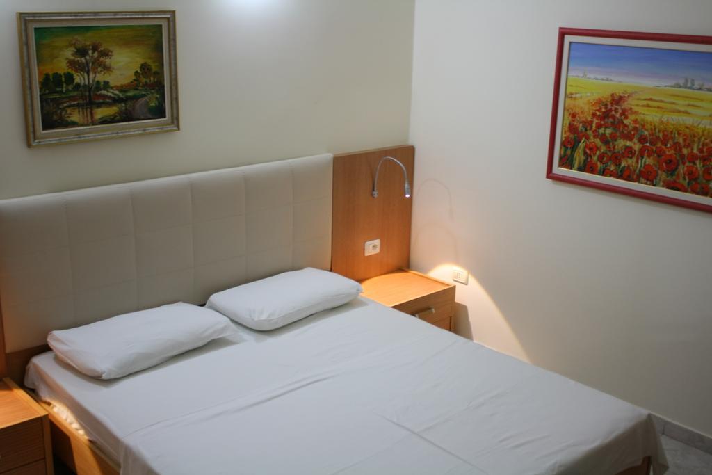 Hotel Martini Vlorë Стая снимка