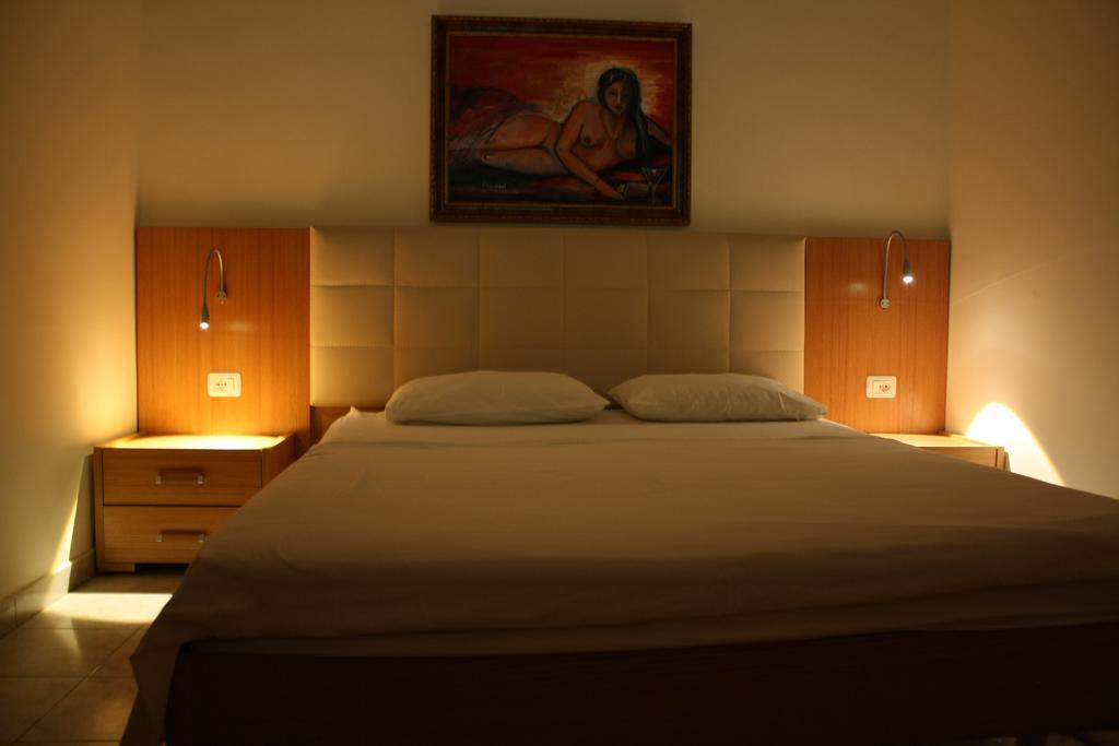 Hotel Martini Vlorë Стая снимка