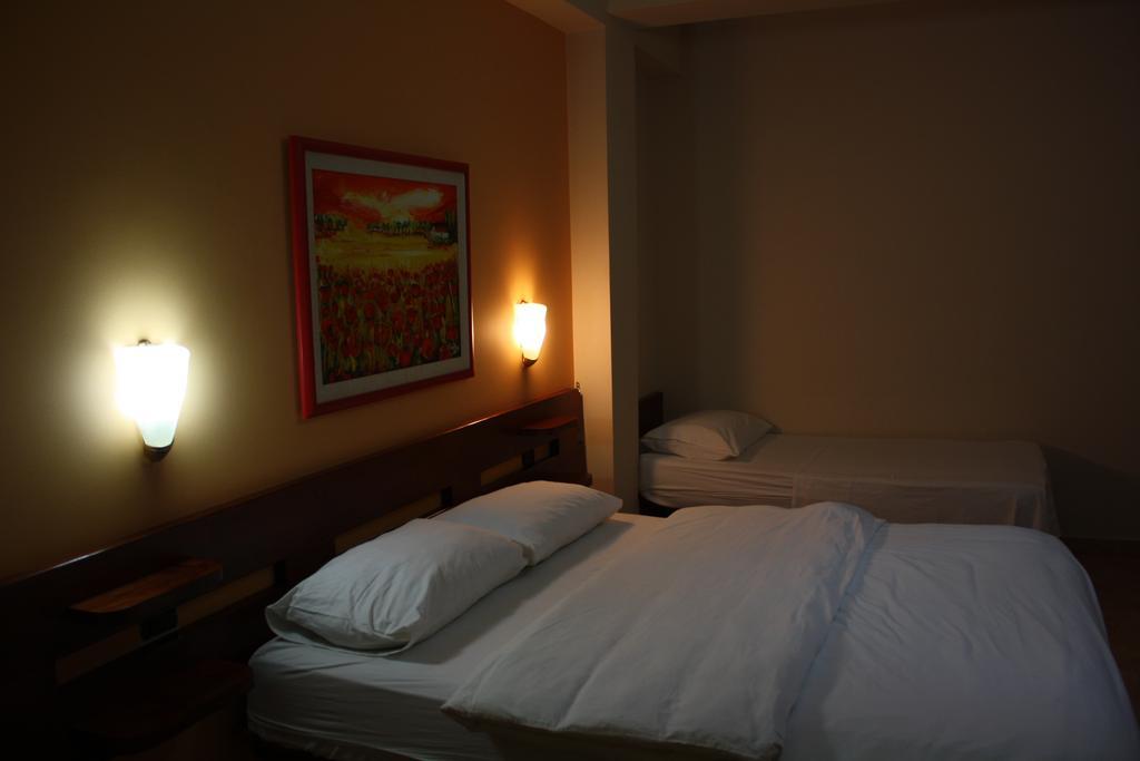 Hotel Martini Vlorë Стая снимка