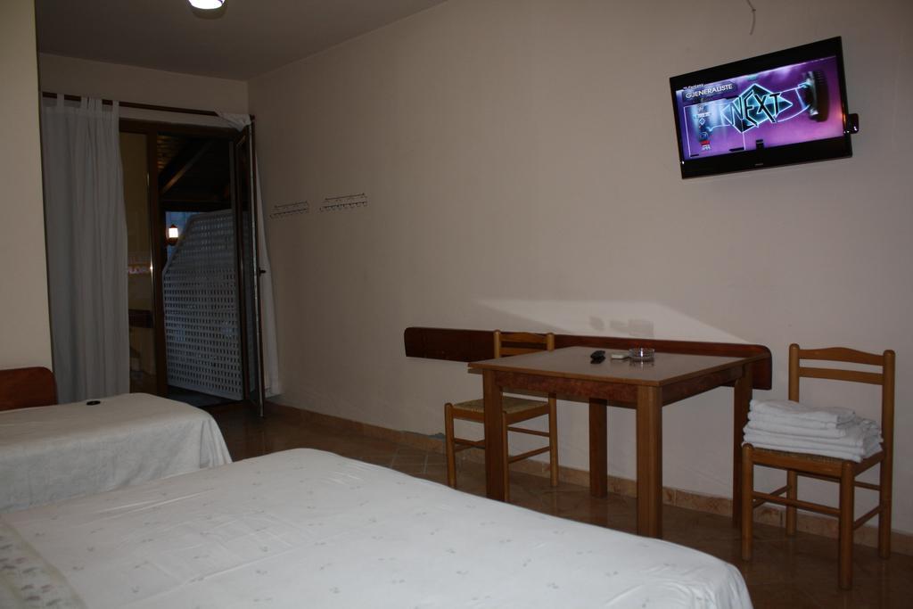 Hotel Martini Vlorë Стая снимка